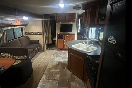Layza’s 28 ft Jayco