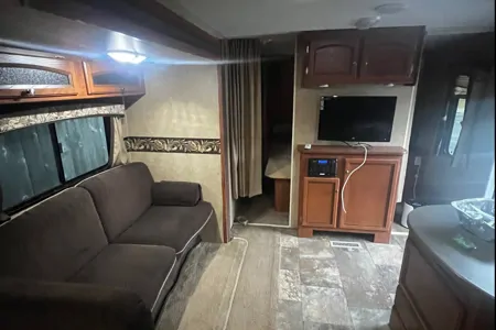 Layza’s 28 ft Jayco
