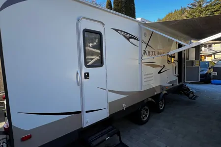 Layza’s 28 ft Jayco