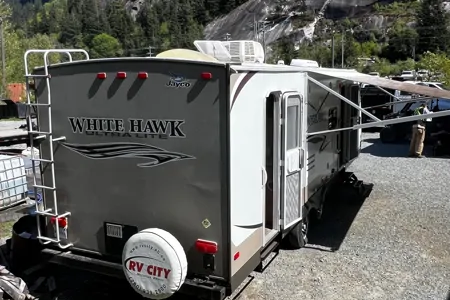 Layza’s 28 ft Jayco