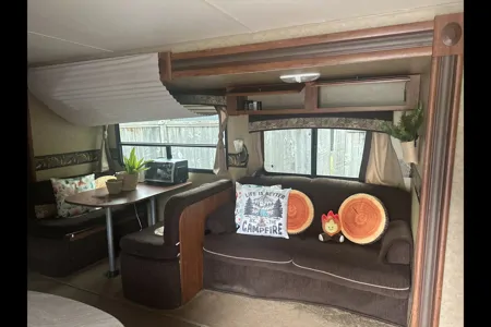 Layza’s 28 ft Jayco