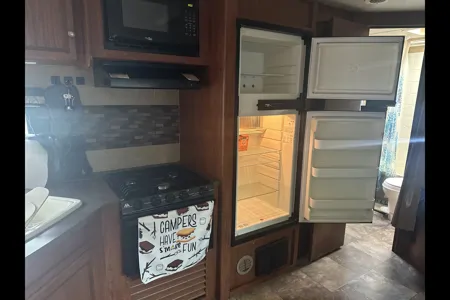 Layza’s 28 ft Jayco