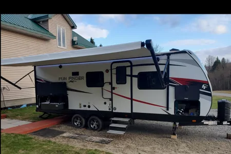 Nicole / Rob's  Fun Finder Travel Trailer