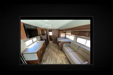 33 - 2017 Forest River Georgetown GT3