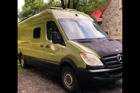 Olive Mercedes-Benz Sprinter 2500 Classe B