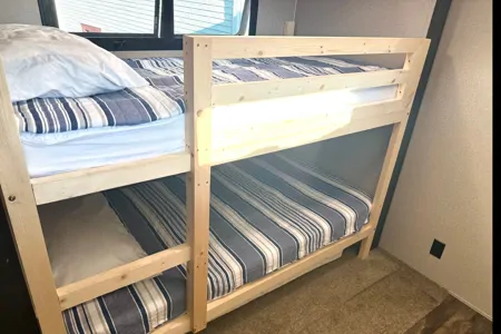 Perfect Bunkhouse: Spacious, Comfortable, Private, Outdoor Fun