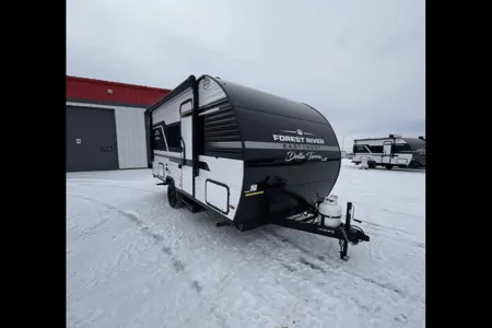 Lori's East to West Della Terra Travel Trailer