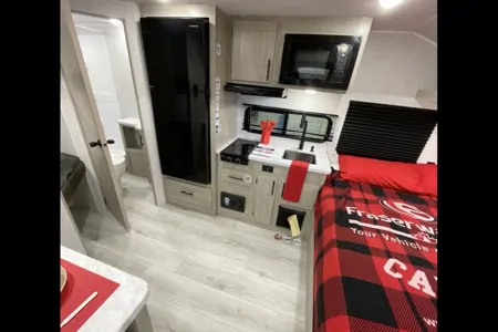 Lori's East to West Della Terra Travel Trailer