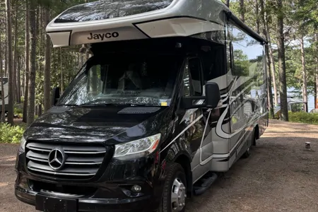L’aventurier Mercedes-Benz Jayco Melbourne prestige Classe C