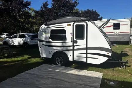 Yvette Mini-Roulotte