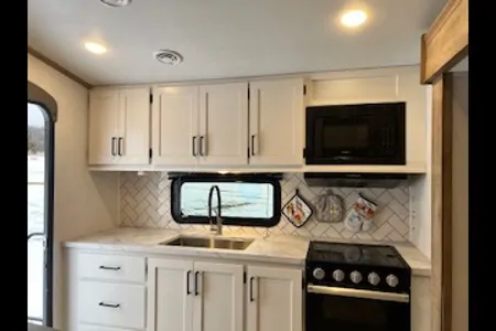 Gerry's Keystone Arcadia Select Fifth Wheel