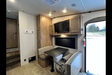 Gerry's Keystone Arcadia Select Fifth Wheel