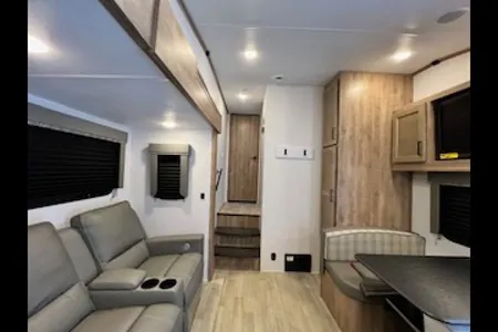 Gerry's Keystone Arcadia Select Fifth Wheel