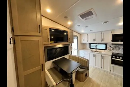 Gerry's Keystone Arcadia Select Fifth Wheel