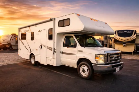 Desert Cruiser - Easy to Drive (Sleeps 5)