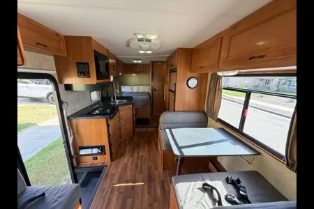 Desert Cruiser - Easy to Drive (Sleeps 5)