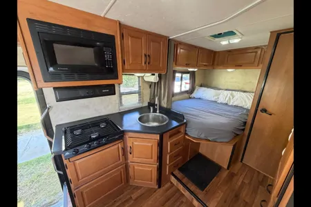 Desert Cruiser - Easy to Drive (Sleeps 5)
