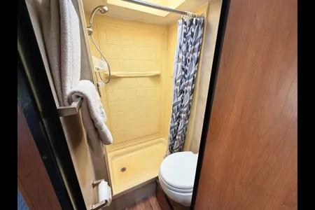 Desert Cruiser - Easy to Drive (Sleeps 5)