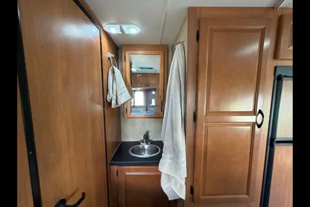 Desert Cruiser - Easy to Drive (Sleeps 5)