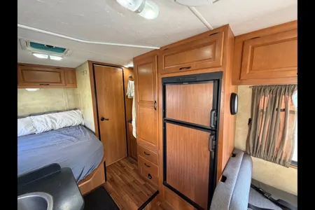 Desert Cruiser - Easy to Drive (Sleeps 5)