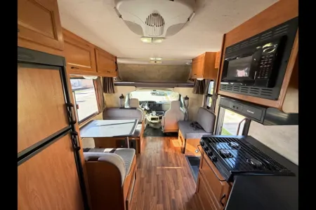Desert Cruiser - Easy to Drive (Sleeps 5)