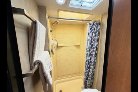 Desert Cruiser - Easy to Drive (Sleeps 5)