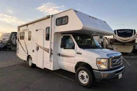 Desert Cruiser - Easy to Drive (Sleeps 5)