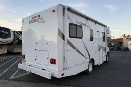 Desert Cruiser - Easy to Drive (Sleeps 5)