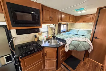 Desert Cruiser - Easy to Drive (Sleeps 5)