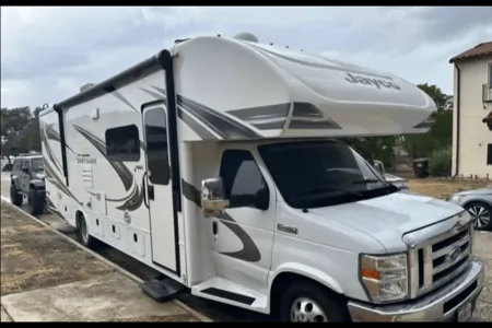 "Alamo-bile" Adventurer - Jayco Greyhawk 29MV