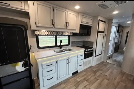 "Alamo-bile" Adventurer - Jayco Greyhawk 29MV