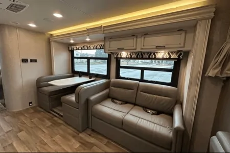 "Alamo-bile" Adventurer - Jayco Greyhawk 29MV