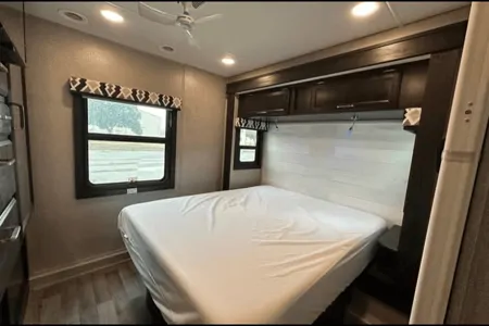 "Alamo-bile" Adventurer - Jayco Greyhawk 29MV