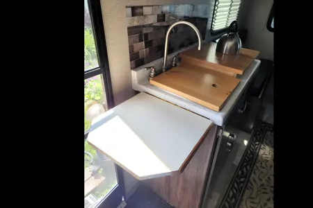 Tamany's Travel Lite Aura Travel Trailer