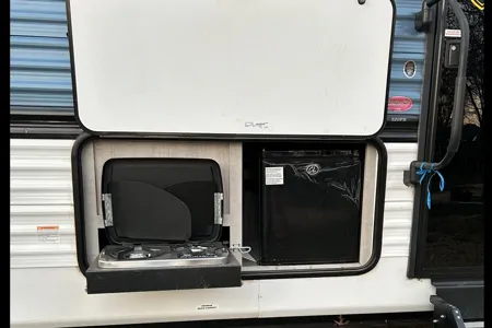 Alex's Crossroads 2025 320FB Zinger Travel Trailer