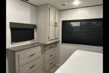 Alex's Crossroads 2025 320FB Zinger Travel Trailer