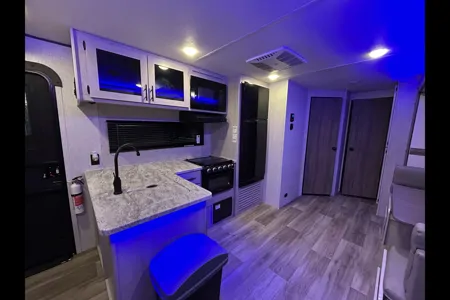 Alex's Crossroads 2025 320FB Zinger Travel Trailer