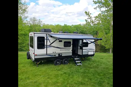 Fireside RV's Keystone Springdale 202RD - LMI1101 *