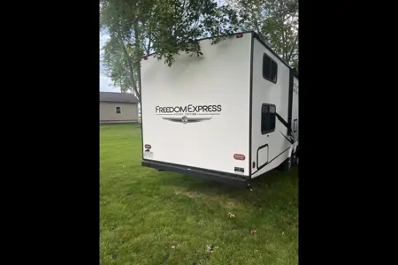 2022 Freedom Express 29SE TT Sleeps up to 10!