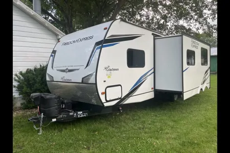 2022 Freedom Express 29SE TT Sleeps up to 10!