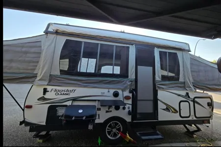 Vika's Flagstaff D265 Tent Trailer
