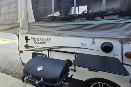 Vika's Flagstaff D265 Tent Trailer