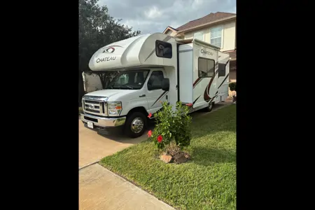 William's Thor Motor Coach Ford Thor Chateau 25 VF Class C