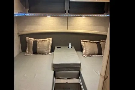 William's Thor Motor Coach Ford Thor Chateau 25 VF Class C