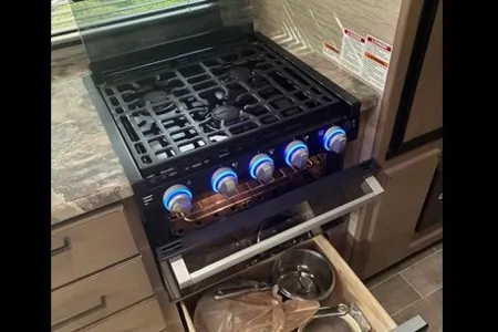 William's Thor Motor Coach Ford Thor Chateau 25 VF Class C