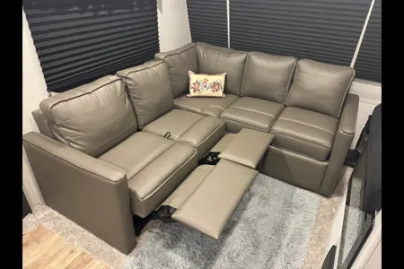 2022 Keystone Hideout 38FDDS – Your Home Away From Home - SLMO1733