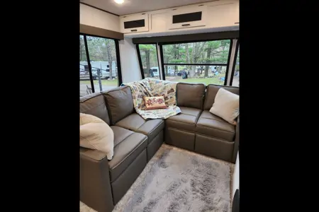 2022 Keystone Hideout 38FDDS – Your Home Away From Home - SLMO1733