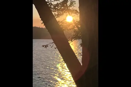 Waterfront RV Cottage WITH DOCK on Gorgeous Lac La Hache
