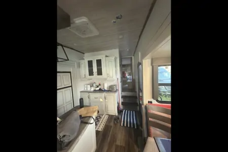 Waterfront RV Cottage WITH DOCK on Gorgeous Lac La Hache