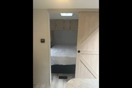 Komodo Kampers RV Rental- Avenger